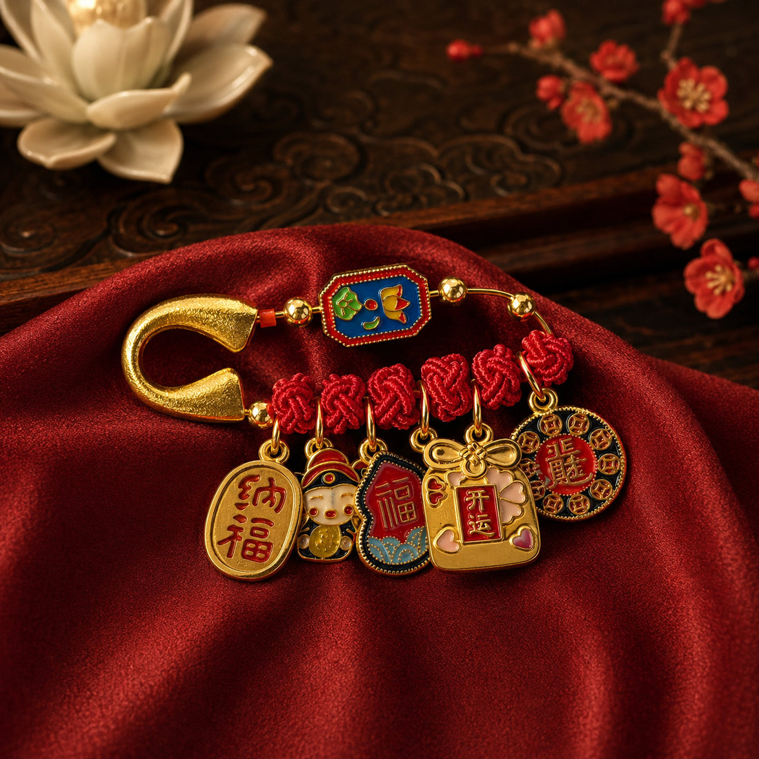 Amuleto Ruvi Pei dos Bons Ganhos - broche com símbolos chineses da prosperidade